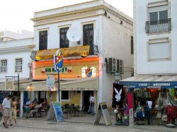 Albufeira Old Town Centre by Osvaldo Gago @Wikimedia.org-500