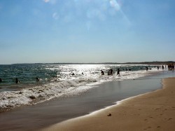 Beach - Alvor Portugal by Paulo Juntas @ wikimedia.org