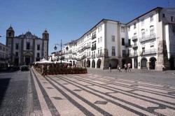 Évora - Praca do Giraldo by FDV @Wikimedia.org