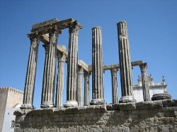 Évora - Temple of Diana byBosc d'Anjou @Wikimedia.org