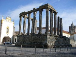 Évora - Temple of Diana by Darwinius @Wikimedia.org-500