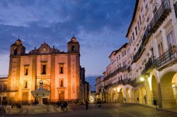 Évora by night