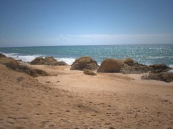 Albufeira - Gale Beach by Georges Jansoone @Wikimedia.org