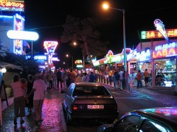 Albufeira Nightlife by Osvaldo Gago @Wikimedia.org