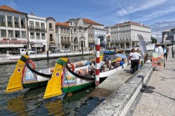 Aveiro - City Centre - Moliceiros by Leonardo Del Prete @Flickr